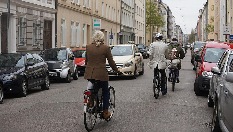 Noch teilen sich Radfahrer und Autofahrer die Heßstraße.