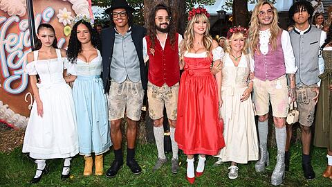 Ein Teil der Familie, v.l.n.r: Die Kinder Leni, Lou, Henry, Ehemann Tom Kaulitz und Mutter Heidi Klum. Ein Teil der Familie, v.l.n.r: Die Kinder Leni, Lou, Henry, Ehemann Tom Kaulitz und Mutter Heidi Klum.