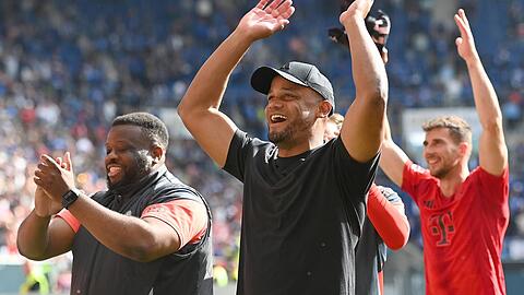 Hat gut lachen: Bayerns Chefcoach Vincent Kompany blickt auf ein erfolgreiches Jahr zurück. Hat gut lachen: Bayerns Chefcoach Vincent Kompany blickt auf ein erfolgreiches Jahr zurück.