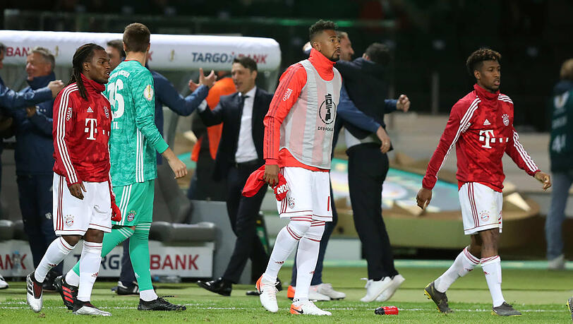 Jubel sieht anders aus: Boateng (m.) nach dem gewonnenen Pokalfinale gegen Leipzig. Jubel sieht anders aus: Boateng (m.) nach dem gewonnenen Pokalfinale gegen Leipzig.