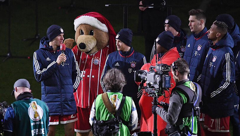 Ein Foto vom 20. Dezember 2017: Der FC Bayern feiert eine kleine Stadion-Weihnachtsfeier in der Allianz Arena. Ein Foto vom 20. Dezember 2017: Der FC Bayern feiert eine kleine Stadion-Weihnachtsfeier in der Allianz Arena.