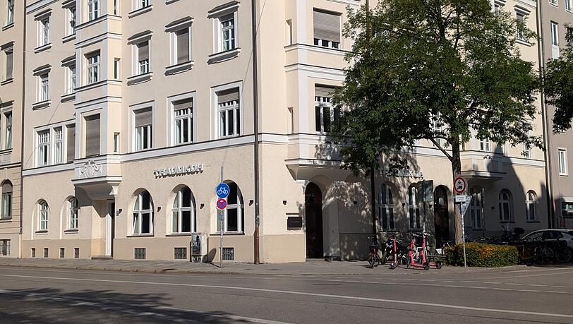 Von außen schaut schon alles fertig aus: Die Burgerkette "Traumkuh" eröffnet bald ihr erstes Lokal in München. Gäste erreichen es in der Kapuzinerstraße. Von außen schaut schon alles fertig aus: Die Burgerkette "Traumkuh" eröffnet bald ihr erstes Lokal in München. Gäste erreichen es in der Kapuzinerstraße.