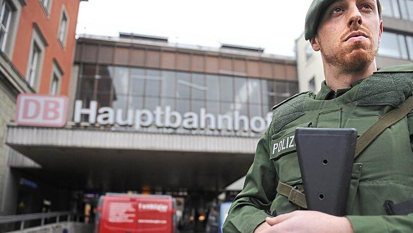 Gilt als Kriminalitätsschwerpunkt in München: der Hauptbahnhof. Flächendeckende Videoüberwachung aber lehnt der Stadtrat ab. Gilt als Kriminalitätsschwerpunkt in München: der Hauptbahnhof. Flächendeckende Videoüberwachung aber lehnt der Stadtrat ab.