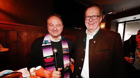 Pfarrer Rainer Schießler (links) und Augustiner-Chef Martin Leibhard. Die kennen sich schon lange. Sie sind zusammen aufs Wittelsbacher Gymnasium gegangen. Pfarrer Rainer Schießler (links) und Augustiner-Chef Martin Leibhard. Die kennen sich schon lange. Sie sind zusammen aufs Wittelsbacher Gymnasium gegangen.