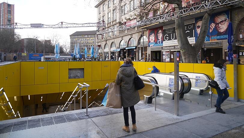 Treppe zum U-Bahnhof Sendlinger Tor. Treppe zum U-Bahnhof Sendlinger Tor.