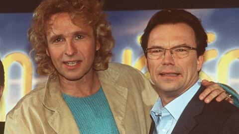 Lange Verbundenheit: Thomas Gottschalk und Wolfgang Lippert (r.) bei 20 Jahre "Wetten, dass..?" im Jahr 2001. Lange Verbundenheit: Thomas Gottschalk und Wolfgang Lippert (r.) bei 20 Jahre "Wetten, dass..?" im Jahr 2001.