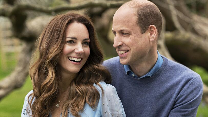 Herzogin Kate und Prinz William feiern ihren zehnten Hochzeitstag. Als Geschenk für die Fans präsentieren sie seltene private Videoaufnahmen ihrer Familie. Herzogin Kate und Prinz William feiern ihren zehnten Hochzeitstag. Als Geschenk für die Fans präsentieren sie seltene private Videoaufnahmen ihrer Familie.