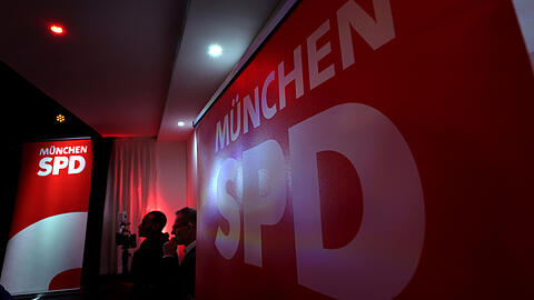 Ein Bild von der „Wahlparty“ der SPD am Sonntagabend. Wie soll es nun weitergehen? Ein Bild von der „Wahlparty“ der SPD am Sonntagabend. Wie soll es nun weitergehen?