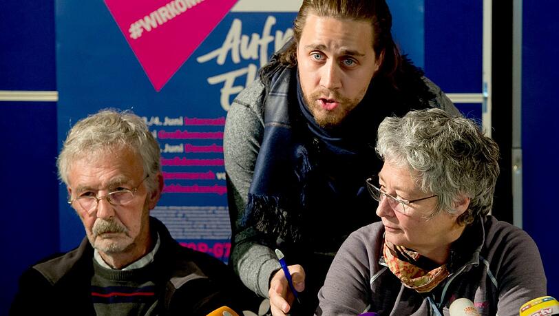Claus Schreer, Benjamin Ruß und Ingrid Scherf (v.l.) vom Bündnis „Stop G7 Elmau“. Claus Schreer, Benjamin Ruß und Ingrid Scherf (v.l.) vom Bündnis „Stop G7 Elmau“.