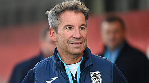 Auf der Suche nach einem neuen Trainer für die Lönwe: 1860-Präsident Gernot Mang. Auf der Suche nach einem neuen Trainer für die Lönwe: 1860-Präsident Gernot Mang.