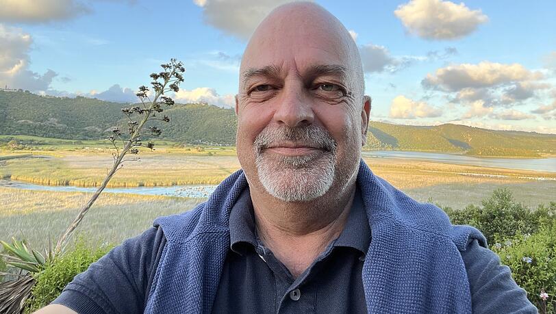 Jörg Schiemann bei einem Südafrika-Urlaub - aktuell muss er sich auch auf Reisen jeden zweiten Tag der Dialyse unterziehen. Jörg Schiemann bei einem Südafrika-Urlaub - aktuell muss er sich auch auf Reisen jeden zweiten Tag der Dialyse unterziehen.