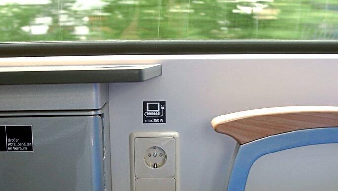 Wer im Zug sitzt, benutzt oft auch die dortigen Steckdosen. Nun hat es Zwischenfälle damit gegeben. Wer im Zug sitzt, benutzt oft auch die dortigen Steckdosen. Nun hat es Zwischenfälle damit gegeben.