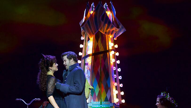Alexandra Reinprecht (Gräfin Viktoria) und Daniel Prohaska (Stefan Koltay). Alexandra Reinprecht (Gräfin Viktoria) und Daniel Prohaska (Stefan Koltay).