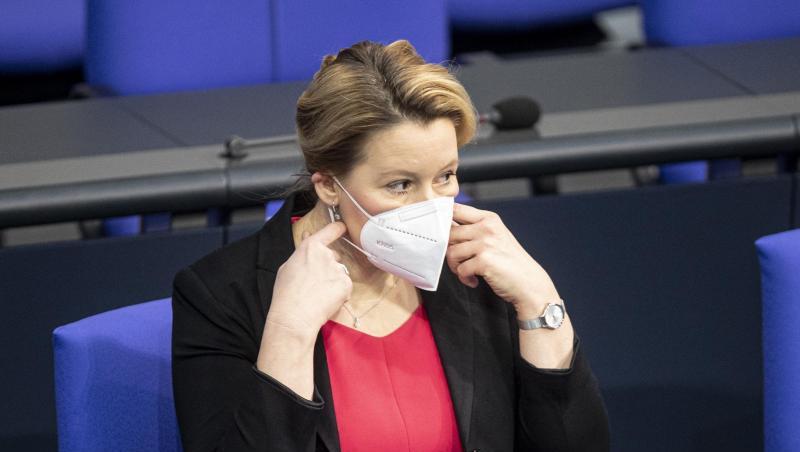 Bundesfamilienministerin Franziska Giffey: "Niemand erwartet, dass alles von heute auf morgen öffnet.". Bundesfamilienministerin Franziska Giffey: "Niemand erwartet, dass alles von heute auf morgen öffnet.".