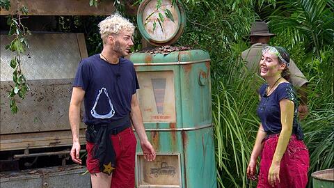 Sam Dylan und Alessia Herren im diesjährigen Dschungelcamp. Nach abgebrochenen Prüfungen wird nun eine Debatte um mögliche Gehaltskürzungen geführt. Sam Dylan und Alessia Herren im diesjährigen Dschungelcamp. Nach abgebrochenen Prüfungen wird nun eine Debatte um mögliche Gehaltskürzungen geführt.