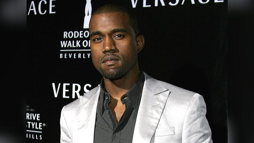 Kanye West ist wieder ein verheirateter Mann. Kanye West ist wieder ein verheirateter Mann.