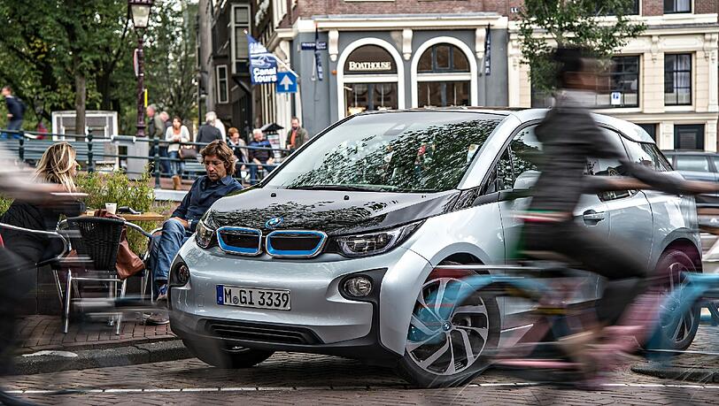 Drive-Now baut seine E-Flotte aus: 30 dieser BMW i3 können jetzt in München ausgeliehen werden. Drive-Now baut seine E-Flotte aus: 30 dieser BMW i3 können jetzt in München ausgeliehen werden.