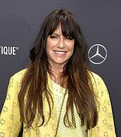 Christine Neubauer trägt ihre Haare wieder dunkler Christine Neubauer trägt ihre Haare wieder dunkler