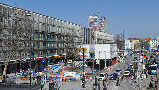Der Münchner Hauptbahnhof: Baustelle im Verteilergeschoss wegen Brandschutzauflagen - gleichzeitig soll das Geschoss attraktiver werden. Der Münchner Hauptbahnhof: Baustelle im Verteilergeschoss wegen Brandschutzauflagen - gleichzeitig soll das Geschoss attraktiver werden.