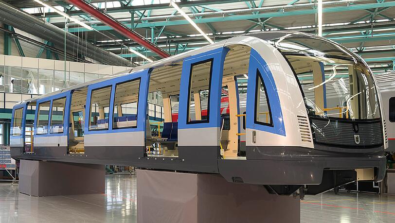 Schaut schon ganz gut aus: Der neue Kopfwagen des U-Bahn-Zugs C2 im Wiener Siemens-Werk. Er soll im Dezember 2013 nach München kommen. Schaut schon ganz gut aus: Der neue Kopfwagen des U-Bahn-Zugs C2 im Wiener Siemens-Werk. Er soll im Dezember 2013 nach München kommen.