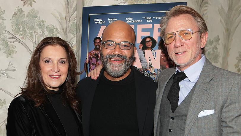 Daniel Craig (r.) neben Jeffrey Wright und "Bond"-Produzentin Barbara Broccoli. Daniel Craig (r.) neben Jeffrey Wright und "Bond"-Produzentin Barbara Broccoli.