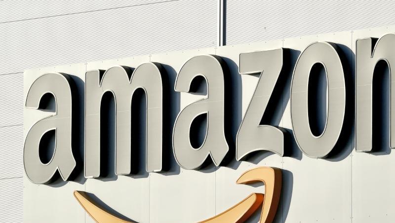 Logo und Schriftzug von Amazon an einem Paketzentrum des Online-Händlers. Foto: Holger Hollemann/Archiv Logo und Schriftzug von Amazon an einem Paketzentrum des Online-Händlers. Foto: Holger Hollemann/Archiv