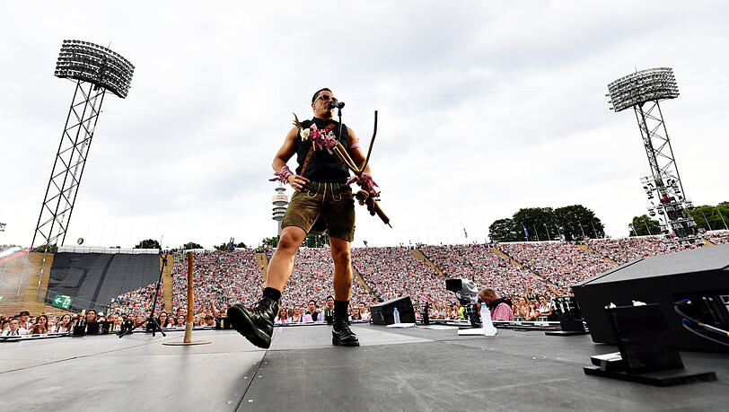 Volle Hütte im Olympiastadion: Andreas Gabalier rockte am Samstagabend in München vor 72.000 Zuschauern. Klicken Sie sich durch die Konzert-Bilder. Volle Hütte im Olympiastadion: Andreas Gabalier rockte am Samstagabend in München vor 72.000 Zuschauern. Klicken Sie sich durch die Konzert-Bilder.