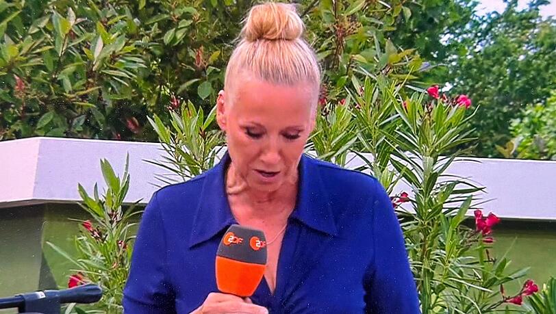 Andrea Kiewel erlebt im "ZDF-Fernsehgarten" einen emotionalen Moment. Andrea Kiewel erlebt im "ZDF-Fernsehgarten" einen emotionalen Moment.