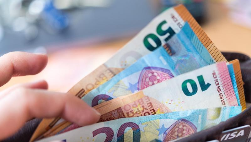 Privatversicherte müssen tiefer in die Tasche greifen. Privatversicherte müssen tiefer in die Tasche greifen.