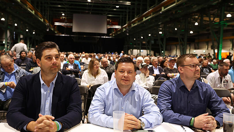 Verwaltungsrat Sebastian Seeböck , Nicolai Walch und Sascha Königsberg (v.l.n.r.) bei der Mitgliederversammlung 2024. Verwaltungsrat Sebastian Seeböck , Nicolai Walch und Sascha Königsberg (v.l.n.r.) bei der Mitgliederversammlung 2024.