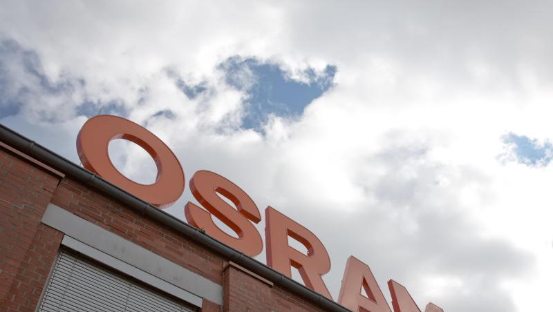 Das Logo von Osram ist auf einem Gebäude zu sehen. Foto: Jörg Carstensen/Archiv Das Logo von Osram ist auf einem Gebäude zu sehen. Foto: Jörg Carstensen/Archiv