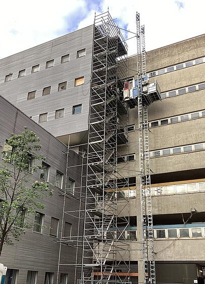 Die Höhe des entstandenen Sachschadens und die Brandursache sind der Feuerwehr nicht bekannt. Die Höhe des entstandenen Sachschadens und die Brandursache sind der Feuerwehr nicht bekannt.