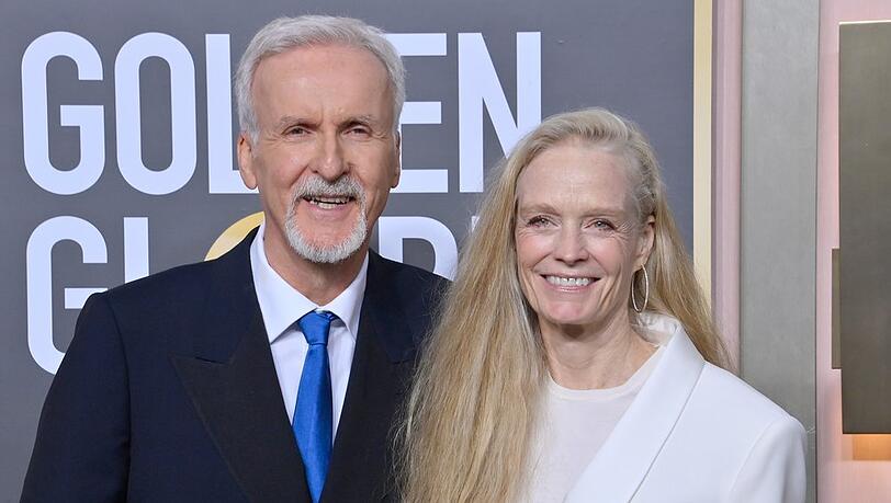 James Cameron mit seiner Ehefrau, Suzy Amis Cameron, im Jahr 2023 in Beverly Hills. James Cameron mit seiner Ehefrau, Suzy Amis Cameron, im Jahr 2023 in Beverly Hills.