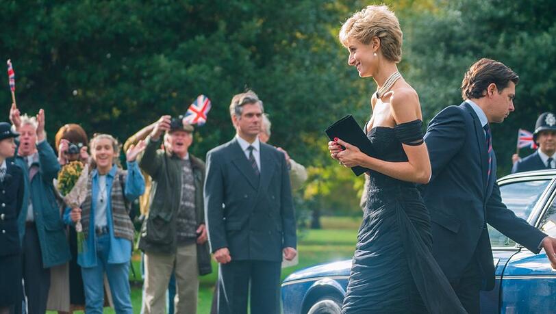 Elizabeth Debicki als Prinzessin Diana in dem "Rachekleid". Elizabeth Debicki als Prinzessin Diana in dem "Rachekleid".