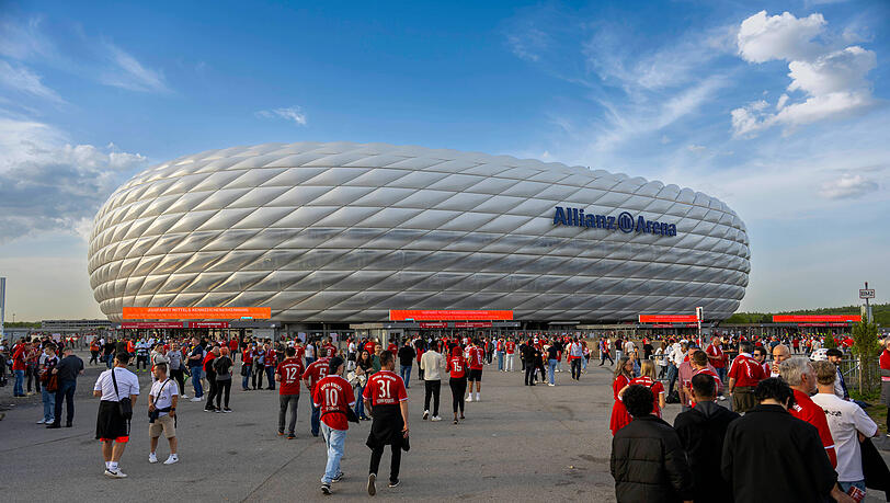 Heimspielstätte des FC Bayern: Allianz Arena. Heimspielstätte des FC Bayern: Allianz Arena.