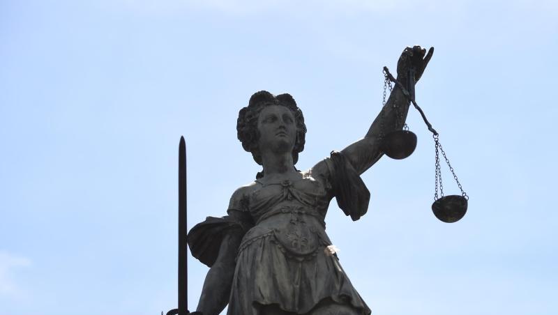 Eine Bronzestatue der römischen Göttin der Gerechtigkeit, Justitia. Foto: Arne Dedert/Archivbild Eine Bronzestatue der römischen Göttin der Gerechtigkeit, Justitia. Foto: Arne Dedert/Archivbild
