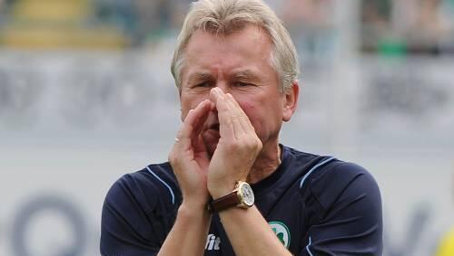 Alles Zurufen half nichts: Auf das Pokal-Drama in Ahlen hätte Fürths Trainer Benno Möhlmann sicher gerne verzichtet. Alles Zurufen half nichts: Auf das Pokal-Drama in Ahlen hätte Fürths Trainer Benno Möhlmann sicher gerne verzichtet.
