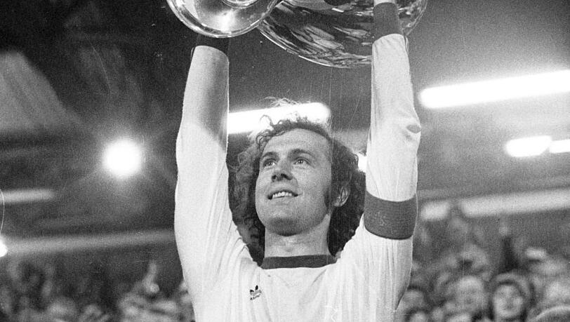 Angeführt von Franz Beckenbauer gewann der FC Bayern in den 70er Jahren dreimal in Folge den Europapokal. Angeführt von Franz Beckenbauer gewann der FC Bayern in den 70er Jahren dreimal in Folge den Europapokal.