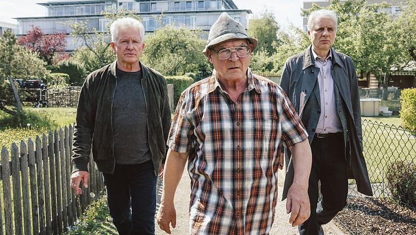 "Tatort: Hackl": Die Kommissare Ivo Batic (Miroslav Nemec, l.) und Franz Leitmayr (Udo Wachtveitl, r.) nehmen Johannes Bonifaz Hackl (Burghart Klaußner) mit. "Tatort: Hackl": Die Kommissare Ivo Batic (Miroslav Nemec, l.) und Franz Leitmayr (Udo Wachtveitl, r.) nehmen Johannes Bonifaz Hackl (Burghart Klaußner) mit.