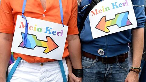 Teilnehmer beim Christopher Street Day (CSD) 2015 in Berlin. Teilnehmer beim Christopher Street Day (CSD) 2015 in Berlin.