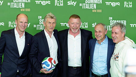 Hans Pflügler, Klaus Augenthaler, Boris Becker, Olaf Thon und Pierre Littbarski bei der Premiere des Dokumentarfilms "Ein Sommer in Italien" im Mathäser Filmpalast. Hans Pflügler, Klaus Augenthaler, Boris Becker, Olaf Thon und Pierre Littbarski bei der Premiere des Dokumentarfilms "Ein Sommer in Italien" im Mathäser Filmpalast.