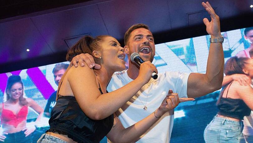 Janine und Tobi kurz nach ihrem Gewinn im "PBB"-Haus
