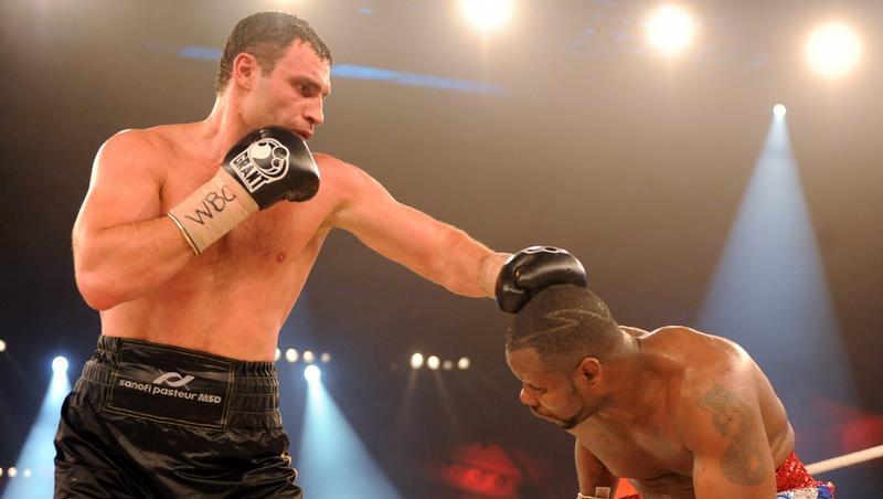 Ukrainische Übermacht: Weltmeister Vitali Klitschko besiegte Juan Carlos Gomez durch einen Abbruchsieg in Runde 9. Ukrainische Übermacht: Weltmeister Vitali Klitschko besiegte Juan Carlos Gomez durch einen Abbruchsieg in Runde 9.