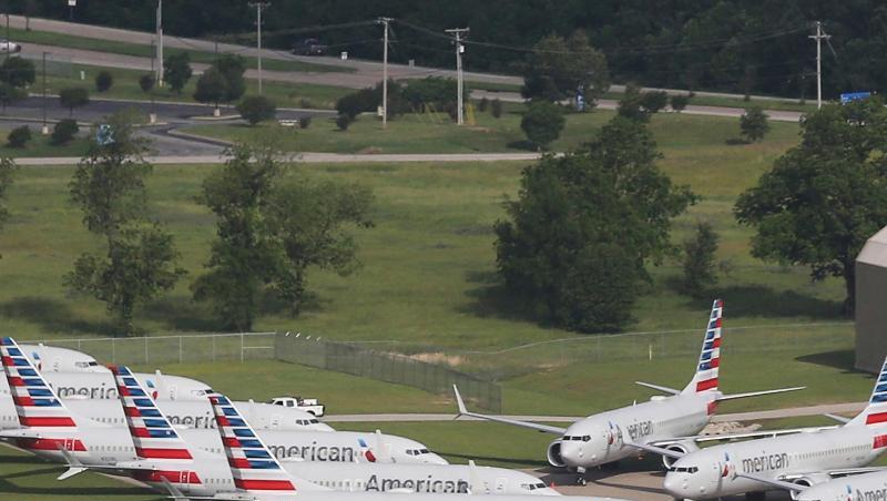 Flugzeuge der Fluggesellschaft American Airlines vom Typ Boeing 737 Max stehen am Internationalen Flughafen Tulsa in den USA. Flugzeuge der Fluggesellschaft American Airlines vom Typ Boeing 737 Max stehen am Internationalen Flughafen Tulsa in den USA.