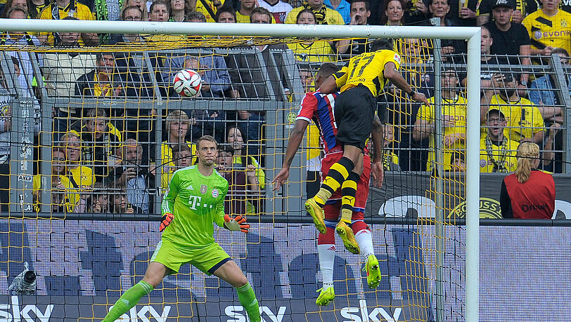 MANUEL NEUER - NOTE 3 - Vor vier Wochen, am 13. Juli, wurde der Torhüter in Rio Weltmeister. Nun stand er in einer Schießbude – nicht beim Freizeitkick, hinter der Bayern-Abwehr. War mächtig frustriert. Hielt, was machbar war. Beim 0:1 von Mkhitaryan (23.) und 0:2 von Aubaeyang (62.) machtlos. MANUEL NEUER - NOTE 3 - Vor vier Wochen, am 13. Juli, wurde der Torhüter in Rio Weltmeister. Nun stand er in einer Schießbude – nicht beim Freizeitkick, hinter der Bayern-Abwehr. War mächtig frustriert. Hielt, was machbar war. Beim 0:1 von Mkhitaryan (23.) und 0:2 von Aubaeyang (62.) machtlos.