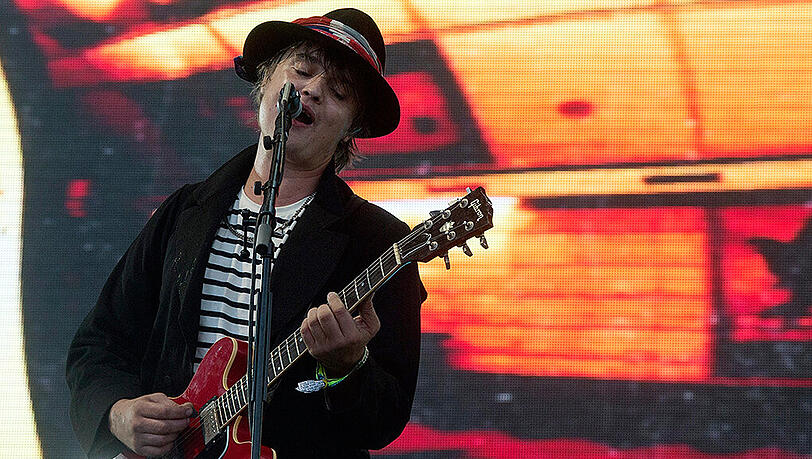 Pete Doherty beim Auftritt der Libertines auf dem Glastonburry Festival 2015. Pete Doherty beim Auftritt der Libertines auf dem Glastonburry Festival 2015.