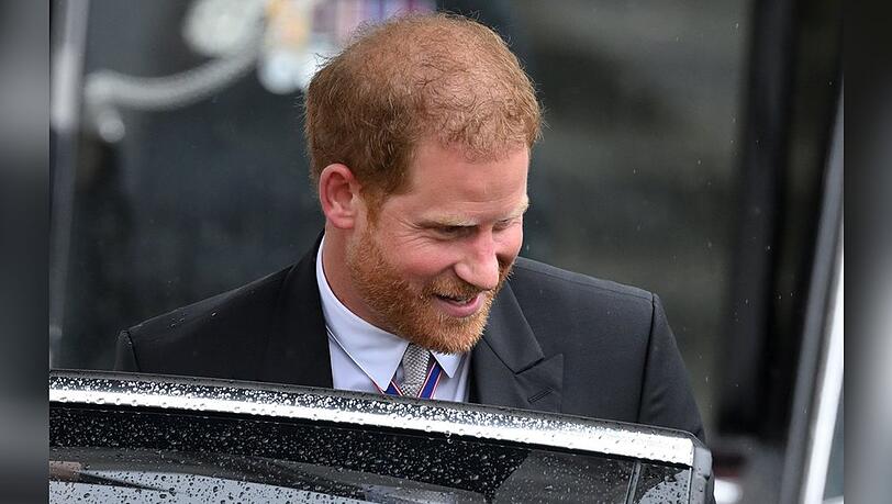 Prinz Harry verabschiedete sich schnell wieder aus London. Prinz Harry verabschiedete sich schnell wieder aus London.