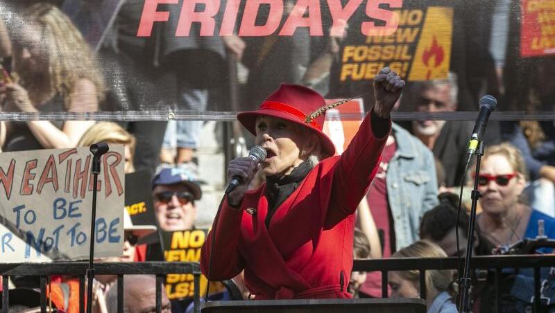Jane Fonda, Schauspielerin, bei einer Ansprache auf der "Fire Drill Fridays"-Demonstration. Jane Fonda, Schauspielerin, bei einer Ansprache auf der "Fire Drill Fridays"-Demonstration.