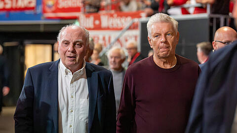 Uli Hoeness und Dieter Reiter sind beide Aufsichtsratsmitglieder des FC Bayern. Seit Tagen gibt es jedoch großen Wirbel um die Jobs, die der OB bei dem Fußballclub ausgeführt hat Uli Hoeness und Dieter Reiter sind beide Aufsichtsratsmitglieder des FC Bayern. Seit Tagen gibt es jedoch großen Wirbel um die Jobs, die der OB bei dem Fußballclub ausgeführt hat