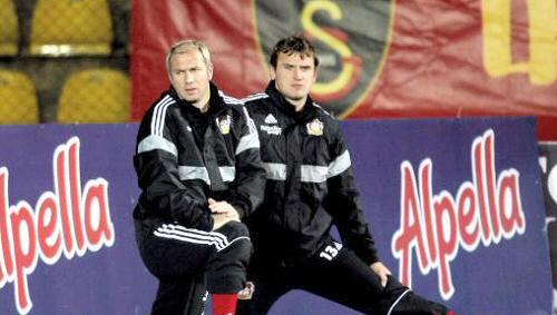 Leverkusens Sergej Barbarez (l.) und Dmitriy Bulykin beim Training in Istanbul Leverkusens Sergej Barbarez (l.) und Dmitriy Bulykin beim Training in Istanbul